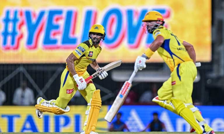 Ruturaj and Mitchell's fifties guide CSK to 200-plus against SRH