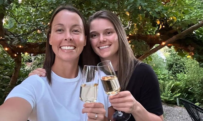 England player Amy Jones and Piepa Cleary announce engagement