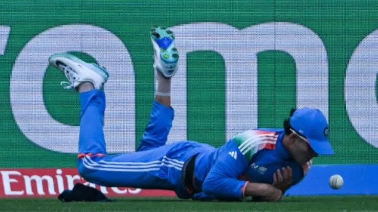 Poor fielding by Glll