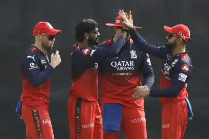  Fans gone crazy after RCB seal thrilling victory over Punjab Kings 