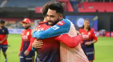 Virat Kohli & Mohammad Siraj’s Emotional Meet-Up