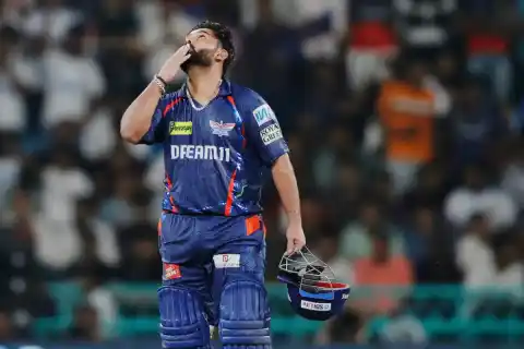 rishabh-pant-lsg-captain-flying-kiss-bcci-2025-05-d9718a60b31928fa5060e1e190f60eb1-3x2.webp