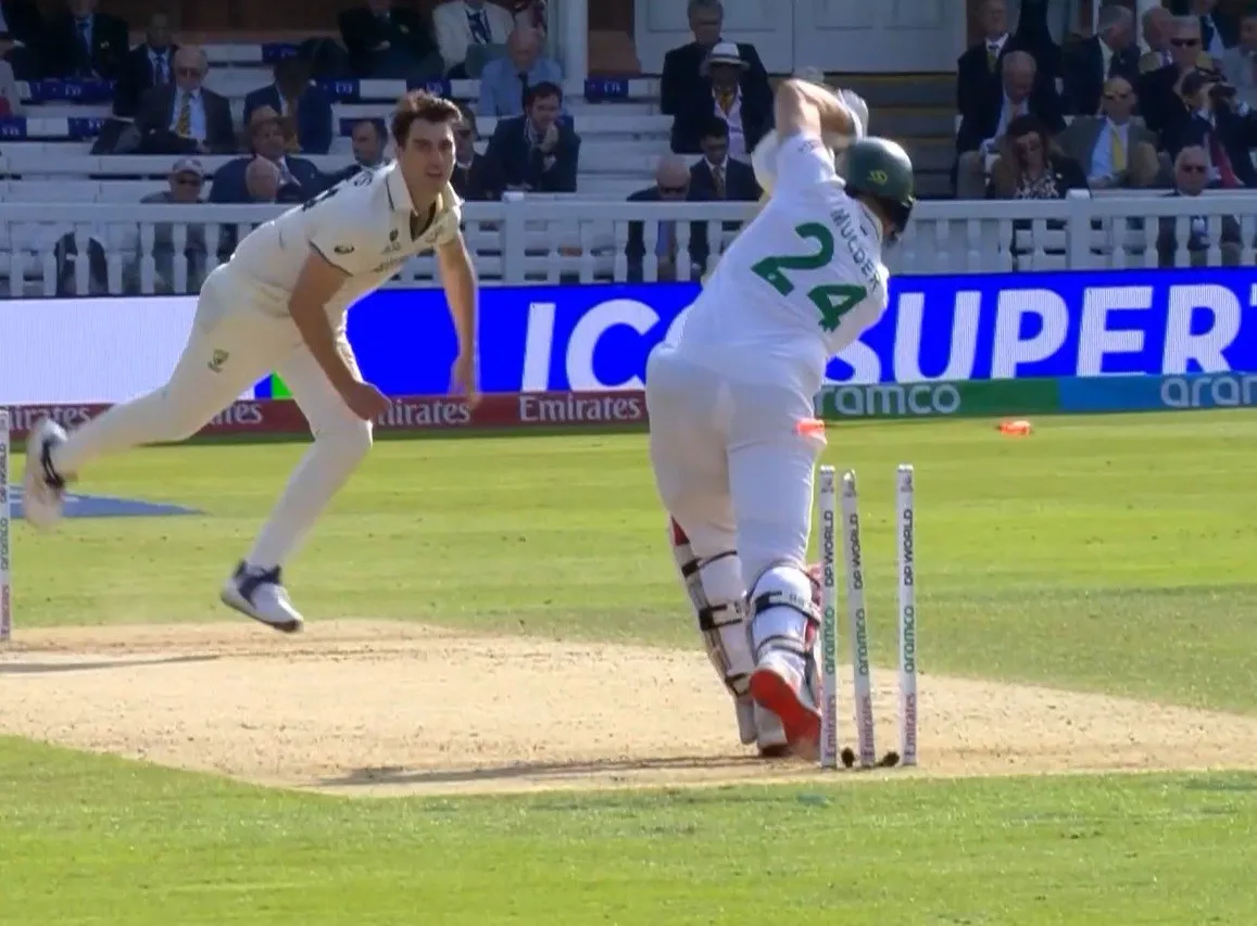 Pat Cummins bowled out Wiaan Mulder 