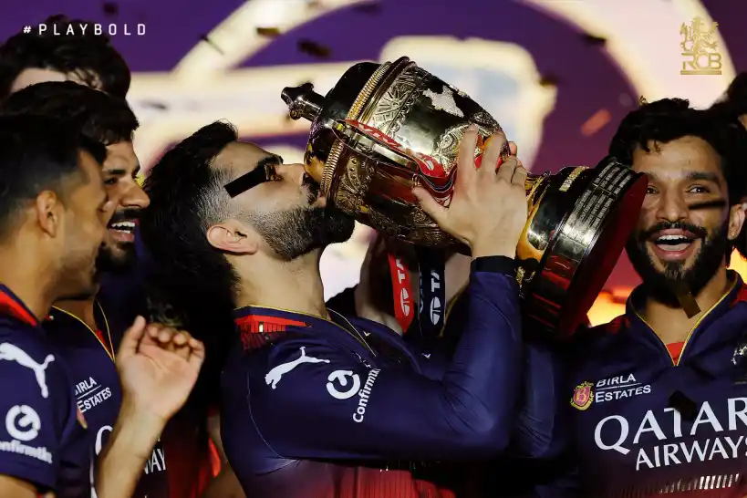 Virat Kohli with IPL 2025 trophy