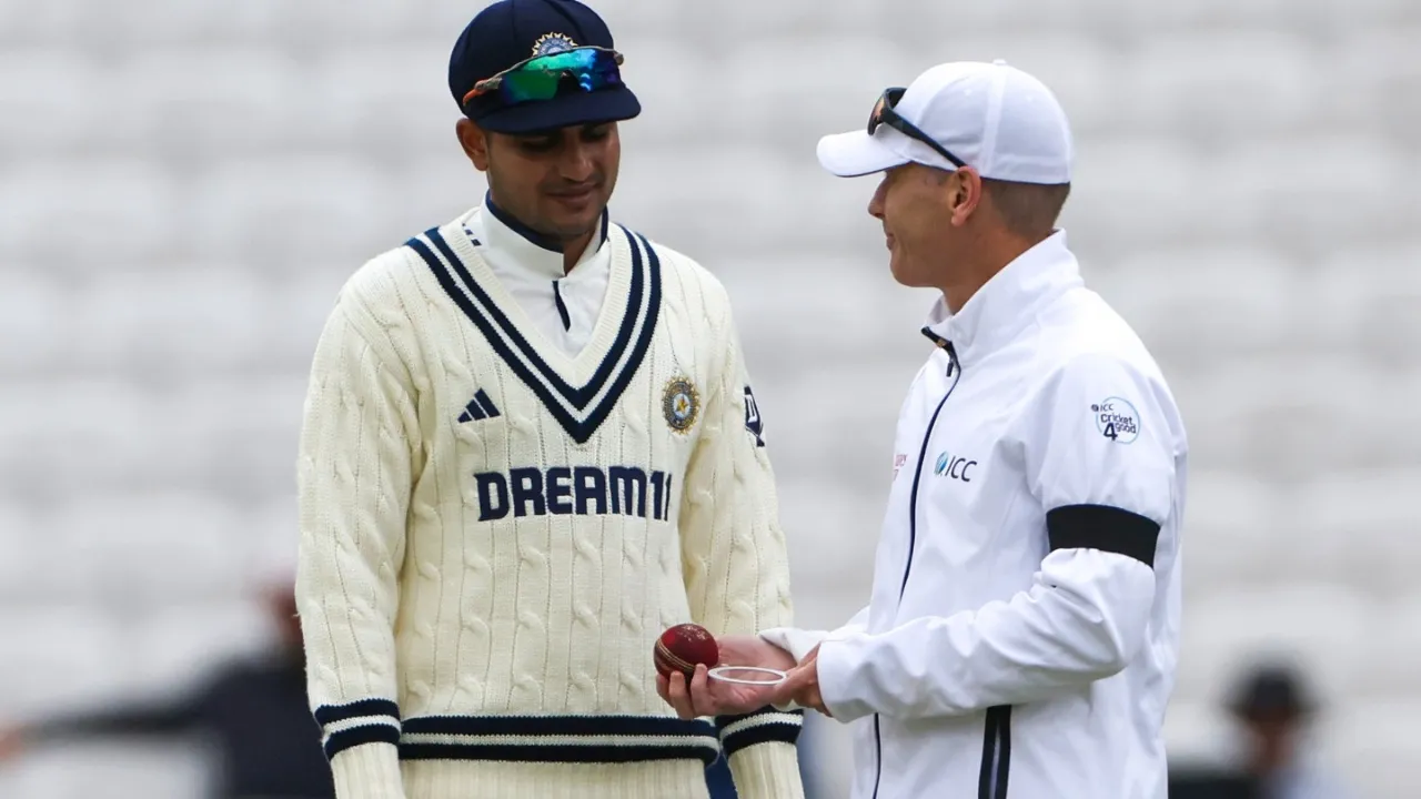 Dukes ball maker urges ICC to change new-ball rule. 