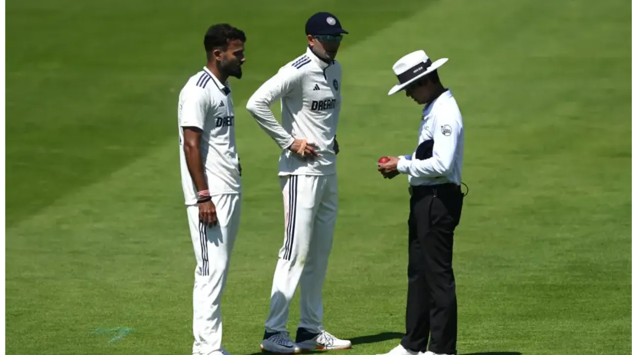 Stuart Broad criticizes Dukes ball