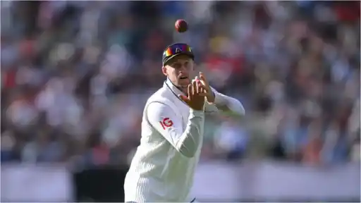 Top 5 players with most catches in Test cricket.