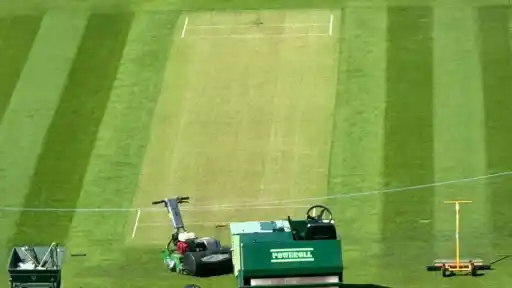 Sunil Gavaskar mocks England team