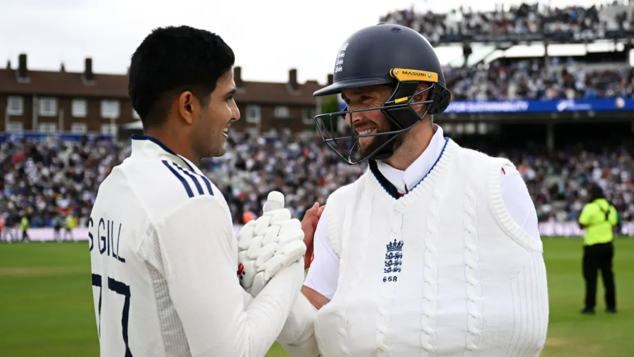  KL Rahul & Shubman Gill respect the Injured Chris Woakes 