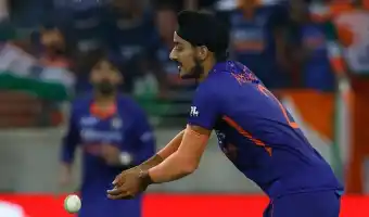 ARshdeep-Singh-drop-catch.webp