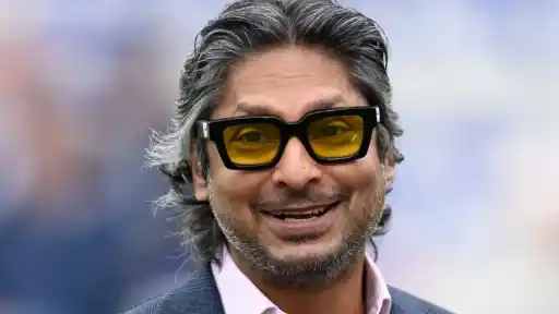 Sangakkara-in-Talks-with-KKR.webp