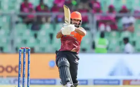 [WATCH]: 11 Sixes From Salman Nizar Make History in Kerala Cricket League