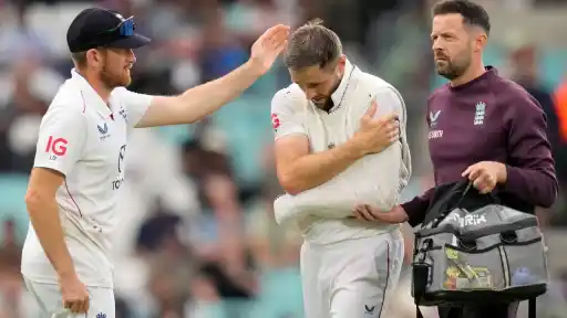 England issues update on Woakes after shoulder injury scare