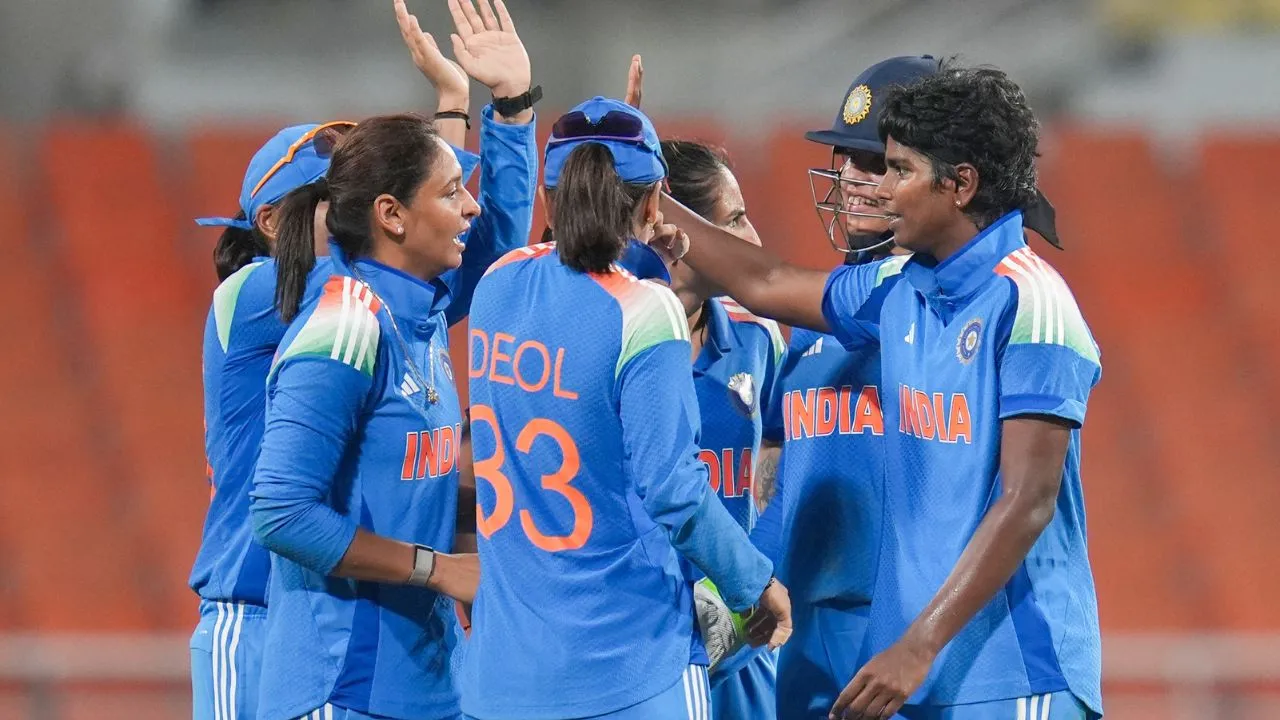 India-Women's-cricket-team-with-Arundhati-Reddy-(1).webp