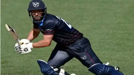 Jan Frylinck enters record books with explosive 13-ball half-century