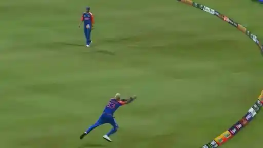 Hardik Pandya takes jaw-dropping one-handed catch against Oman.