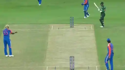 Hardik Pandya engaged in verbal banter with Sahibzada Farhan.