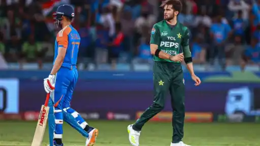 Shaheen Afridi's brilliant catch sends back Shubman Gill.
