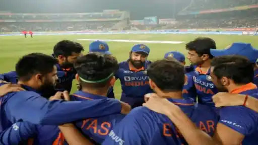 Rohit-Sharma-in-Hospital.webp