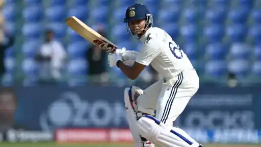 Yashasvi Jaiswal smashes Jayden Seales for three successive boundaries.