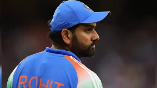 Rohit Sharma madness turns in airport as India reaches Sydney.