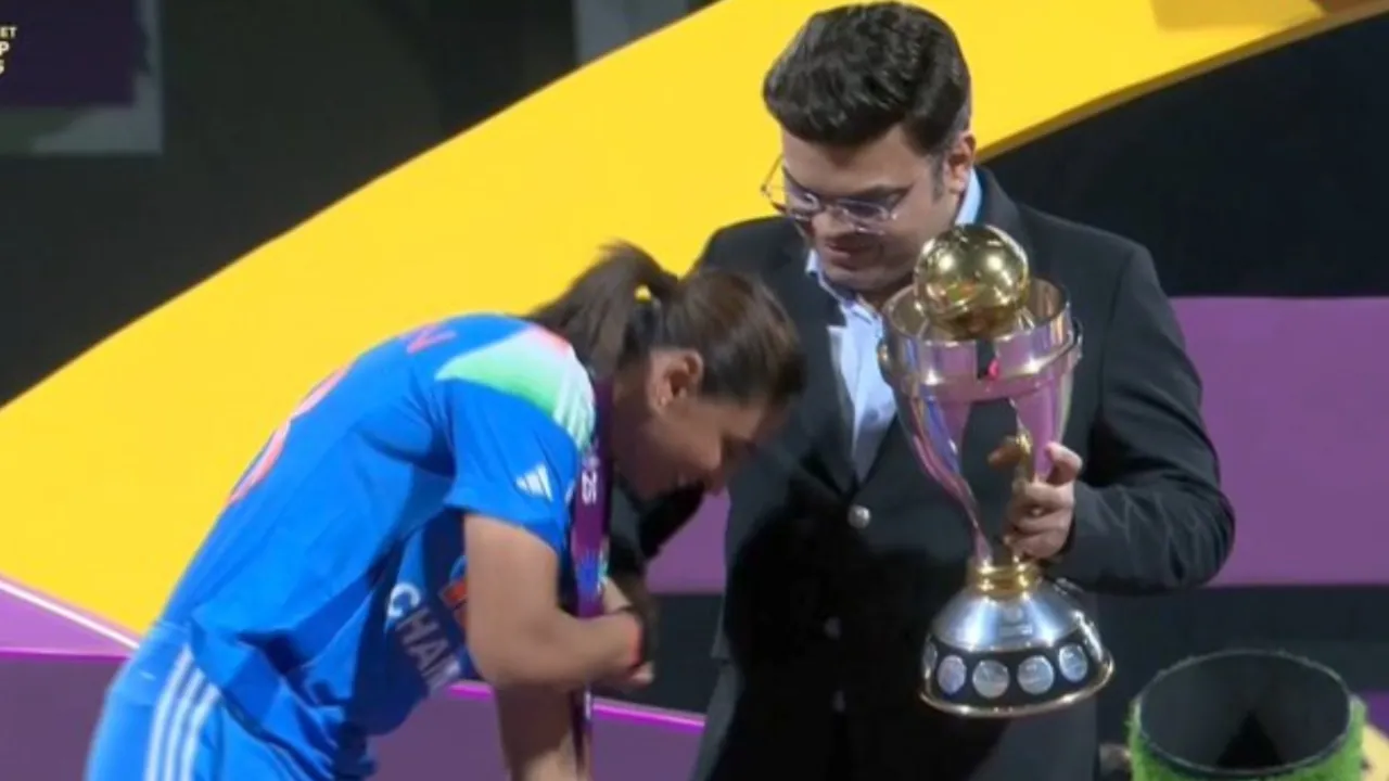 Harmanpreet Kaur attempts to touch Jay Shah's feet. 