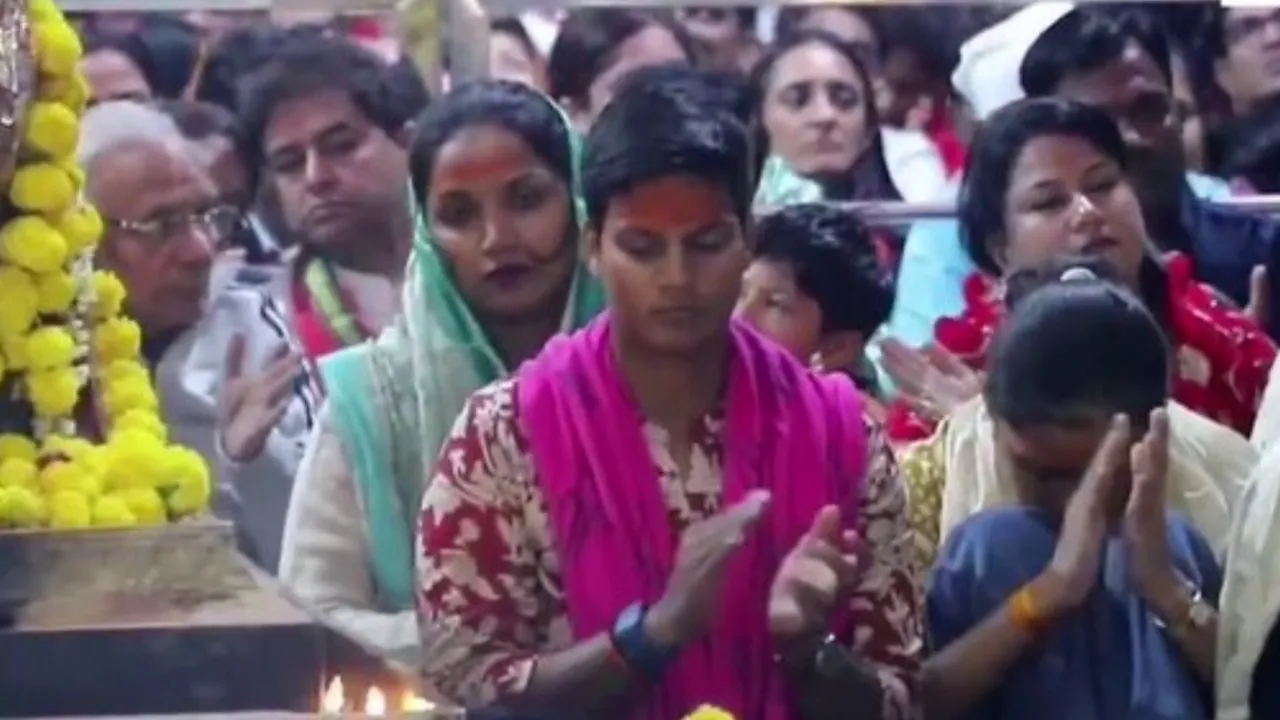 Deepti Sharma offers prayers at Ujjain's temple with family. 