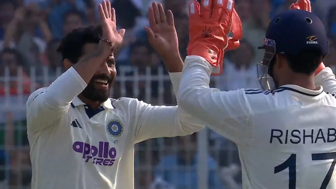 Ravindra Jadeja's double-wicket over rocks back South Africa. 
