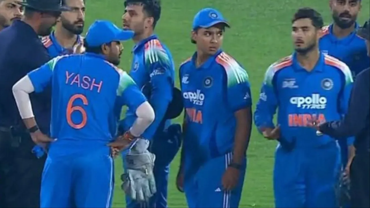 India A denied dismissal of comfortable catch. 