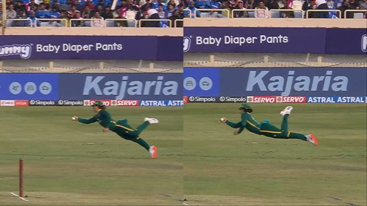 Dewald Brevis' one-handed splendid catch dismisses Ruturaj Gaikwad. 
