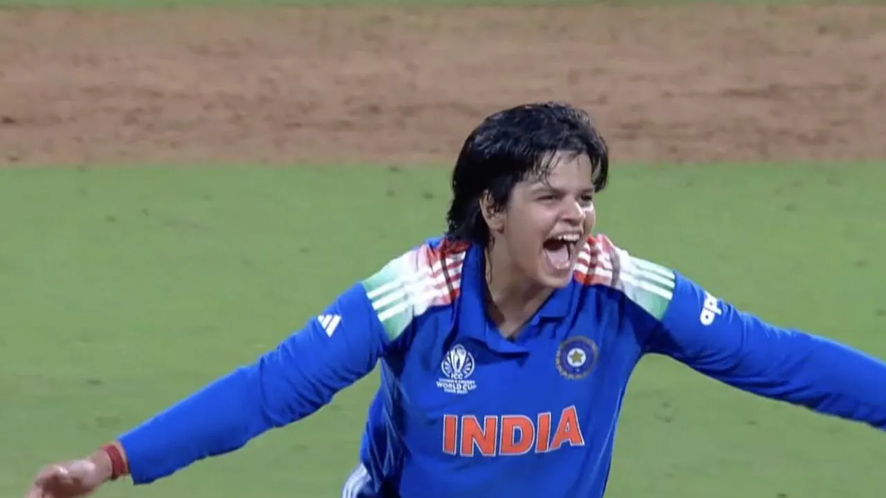 Shafali Verma stuns with two wickets in two overs in IND-W vs SA-W Final of Women's Cricket World Cup 2025