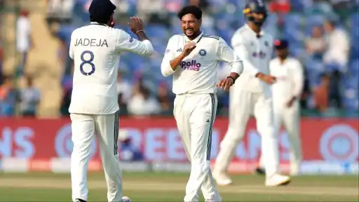 Kuldeep Yadav dismisses Wiaan Mulder during IND vs SA 2nd Test.
