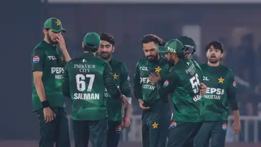 Pakistan won home T20I tri-series trophy