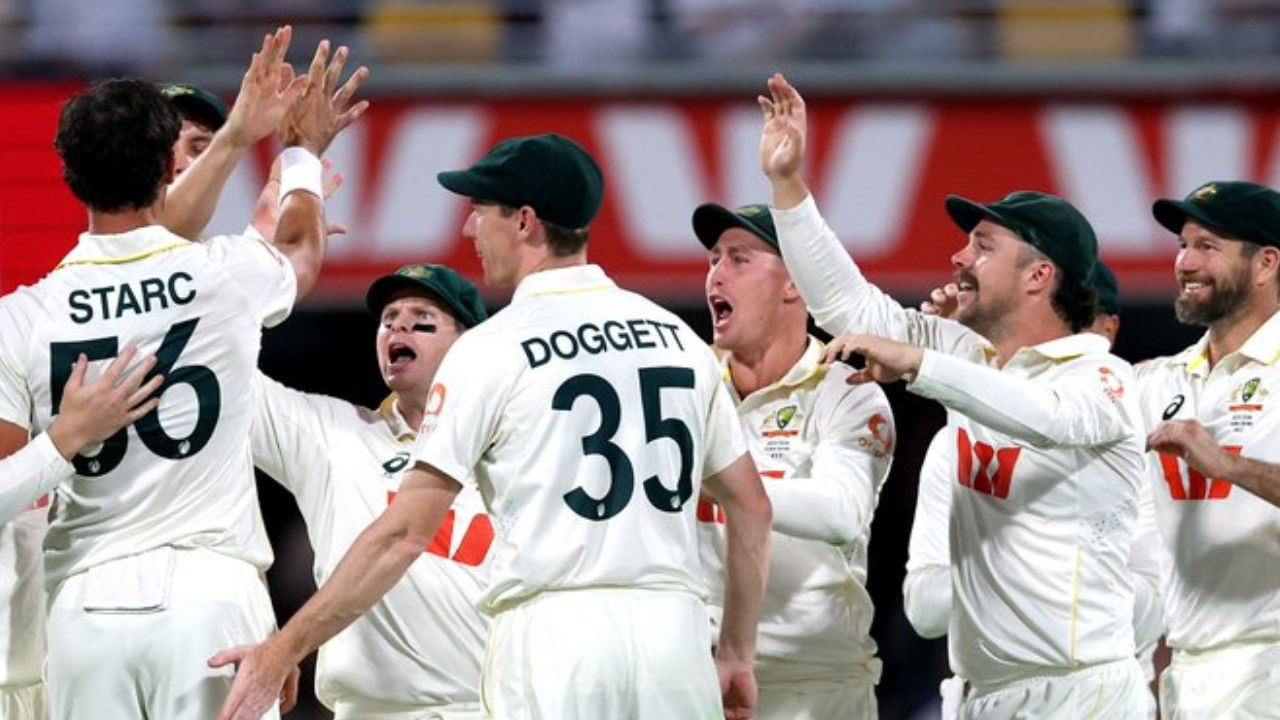 Australia Go 2 Up in the Ashes, Thrash England by Eight Wickets in Brisbane