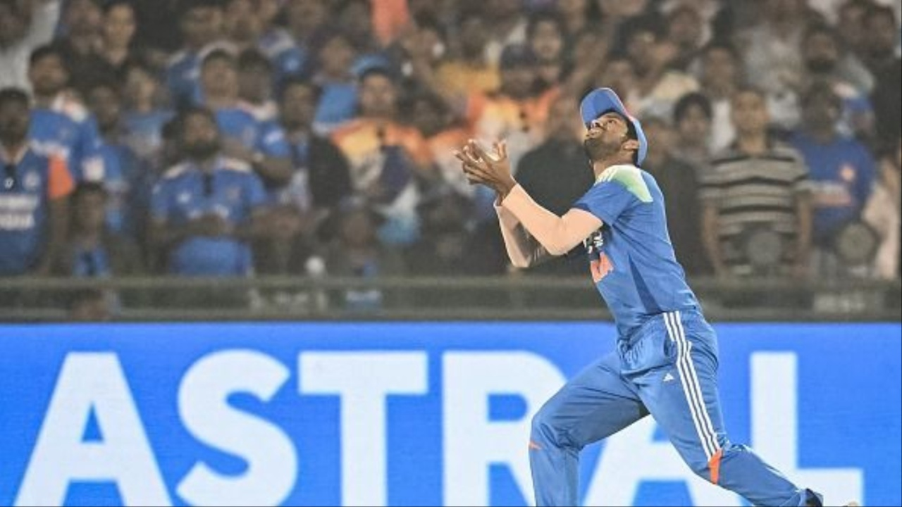 Mohammad Kaif lashes out at Gautam Gambhir on Washington Sundar's role. 