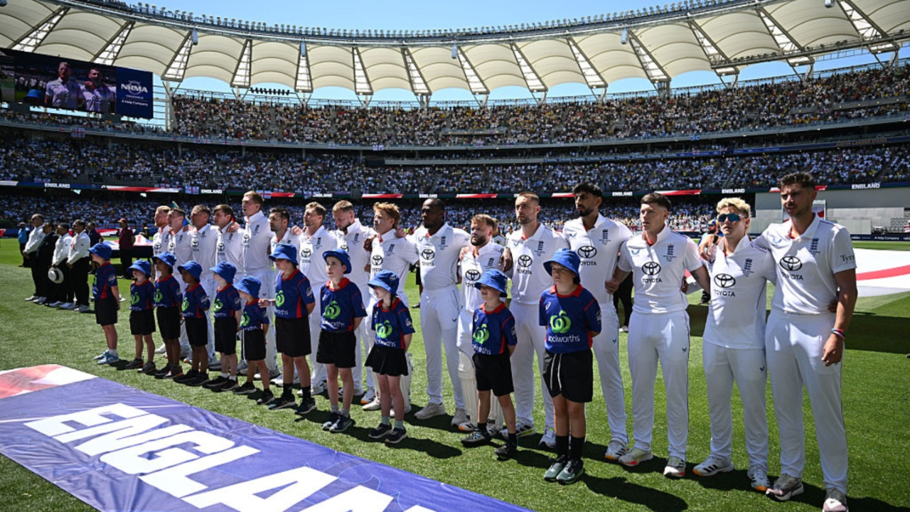 Star England player ruled out of Ashes 2025/26.  