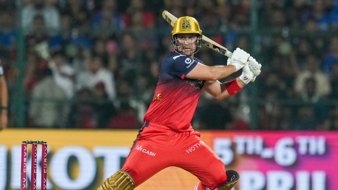 Liam Livingstone sold to Sunrisers Hyderabad. 