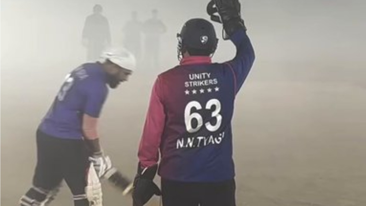 Video of cricket match amid dense fog in Delhi 