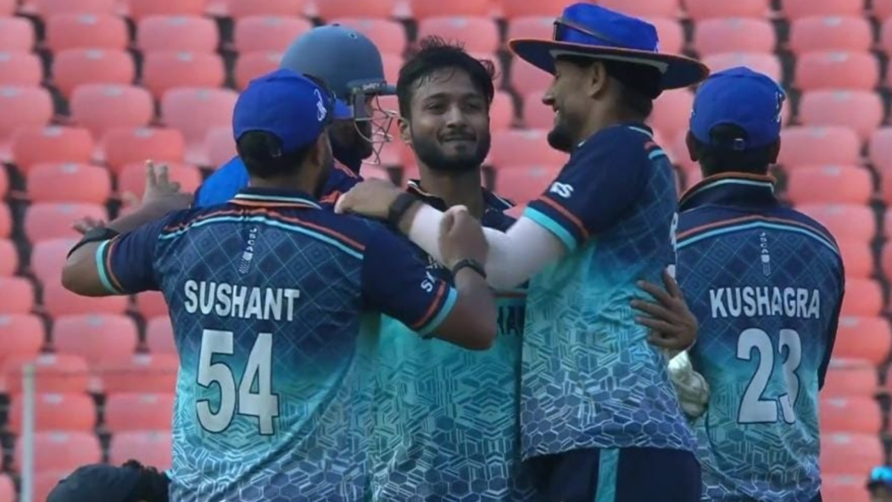 Top 5 bowling performances from Day 2 of Vijay Hazare Trophy 2025-26