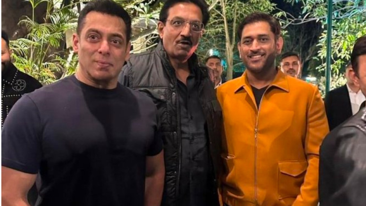 MS Dhoni joins Salman Khan's birthday party