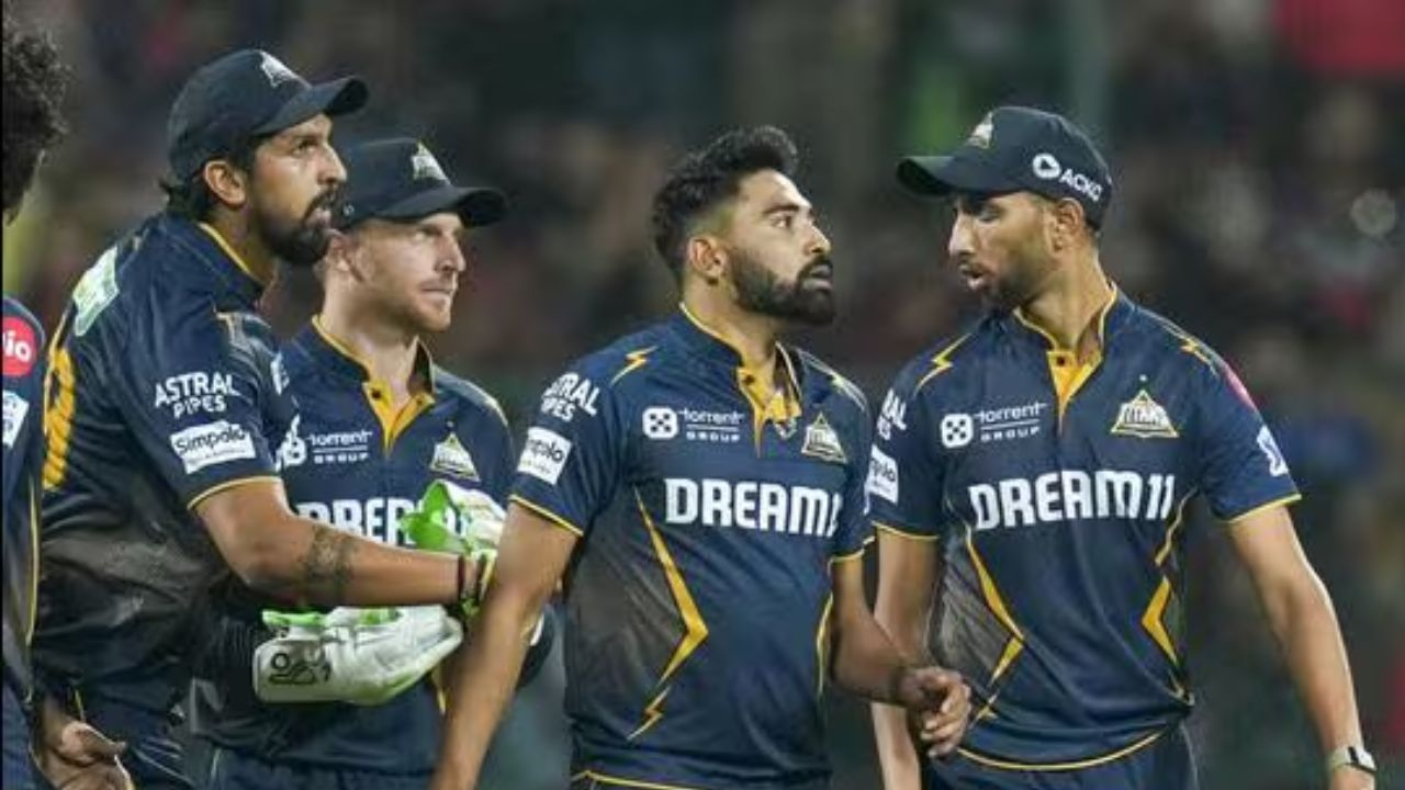 Mohammed Siraj took 3 wickets in 4 balls in slog overs