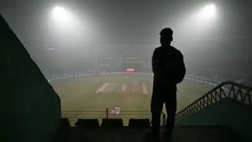 Robin Uthappa and Dale Steyn react to dense fog effect to abandon IND vs SA 4th T20I.