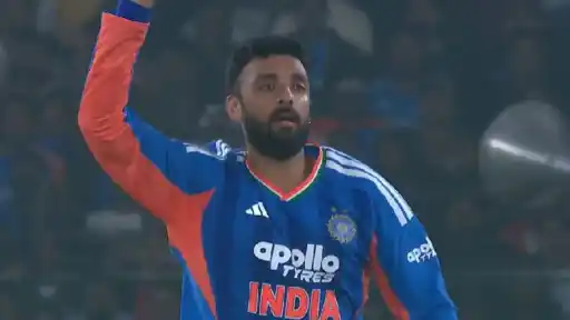 Varun Chakravarthy took two back-to-back wickets