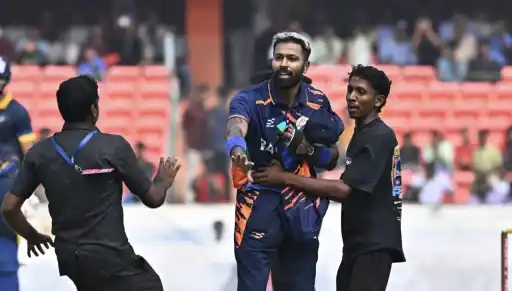 Watch: Fan runs onto the field to meet Hardik Pandya; Hardik tells security to relax in SMAT 2025