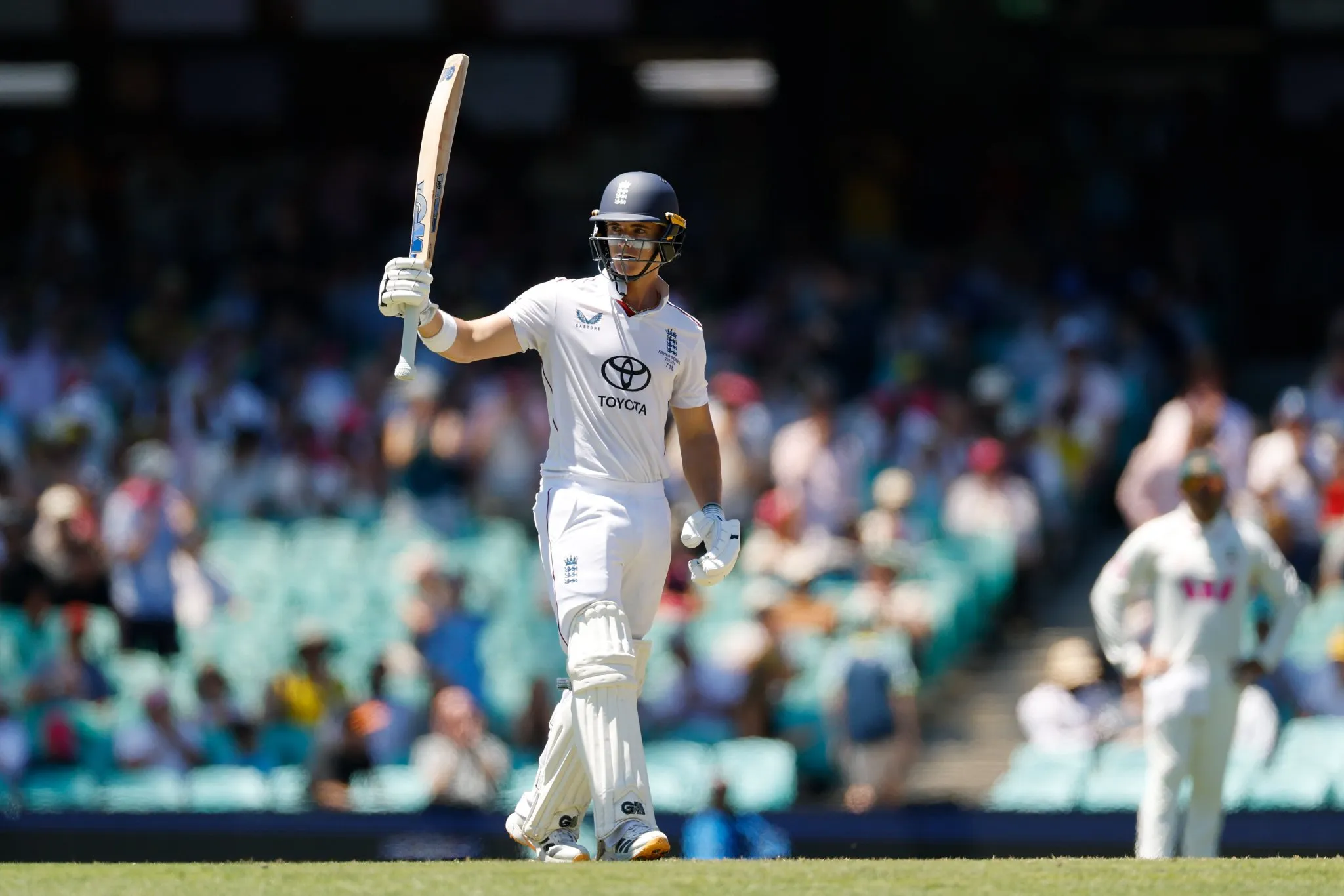 RCB star batter reaches maiden Ashes ton sparks big celebration