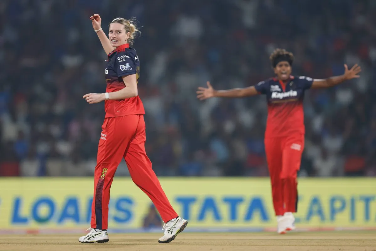 RCB pacer starts WPL 2026 with a sensational maiden over vs MI