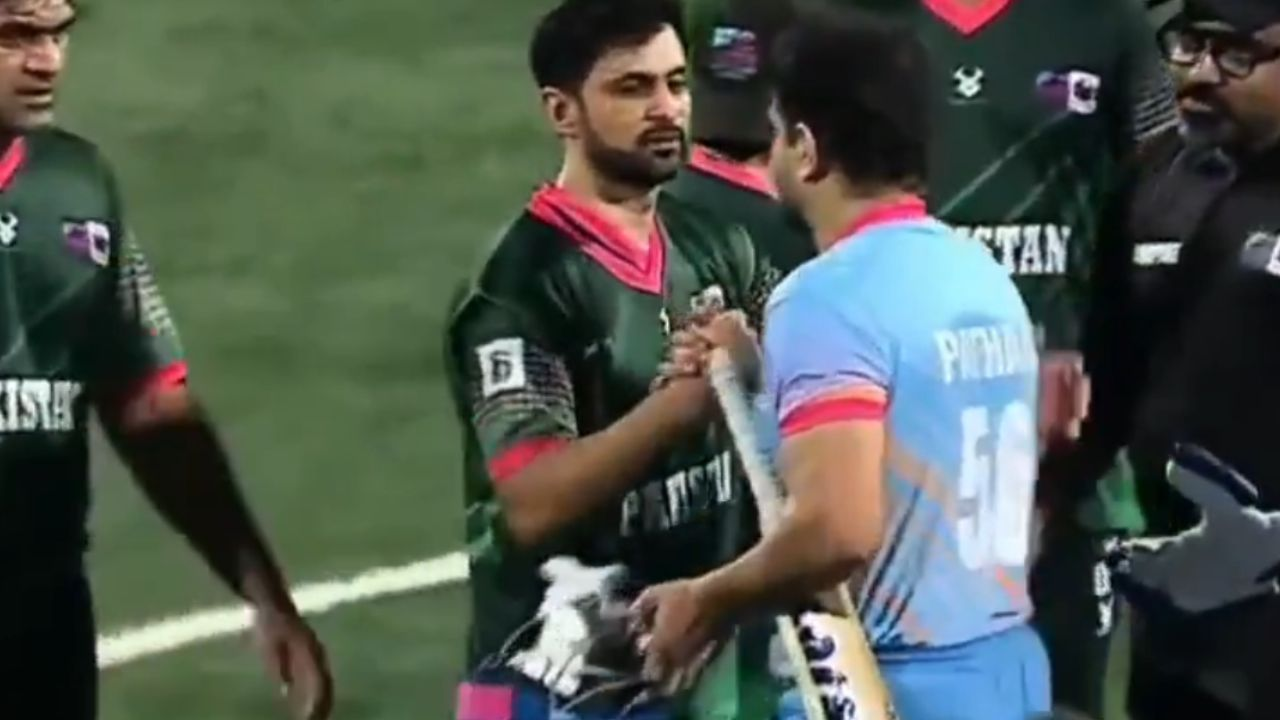 Irfan Pathan and Shoaib Malik were seen sharing a brief side-hug after an exhibition match in Saudi Arabia