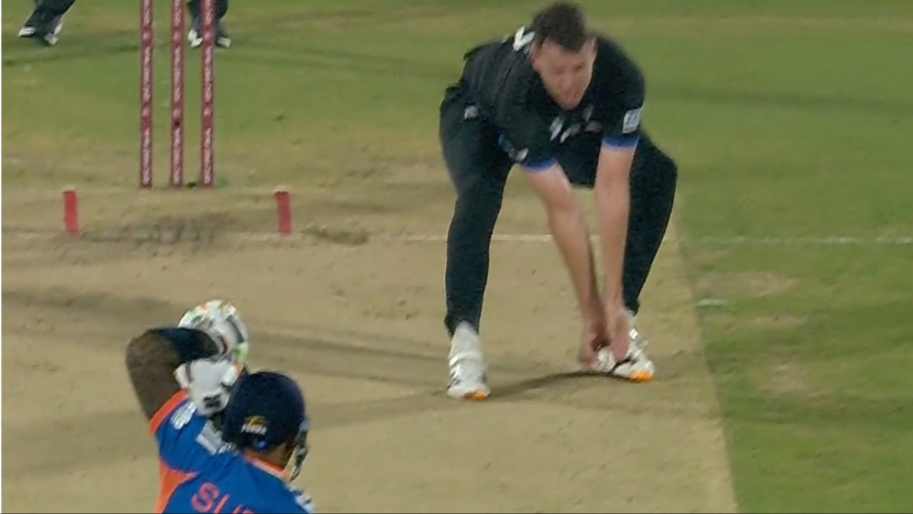 Jacob Duffy’s sensational reflection catch dismisses Suryakumar Yadav