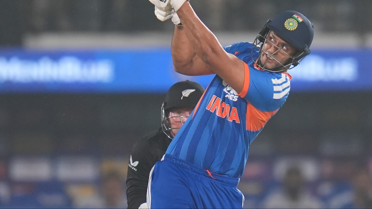 Shivam Dube smashes Ish Sodhi for 29 runs