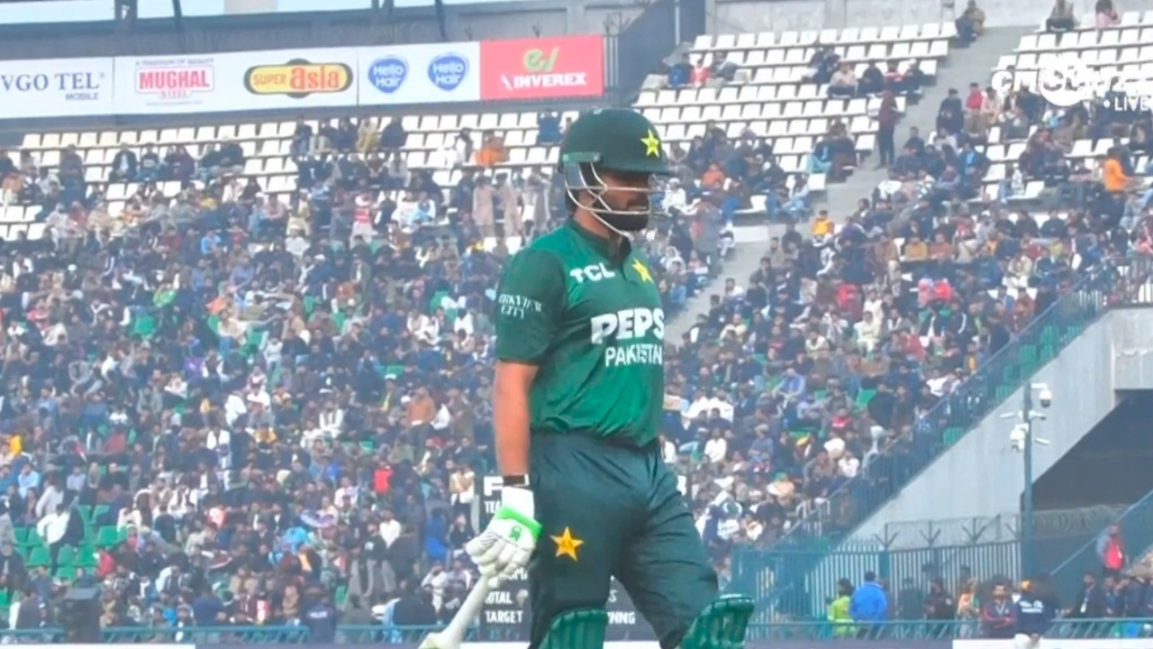 Babar Azam continues poor form with 2 (5)